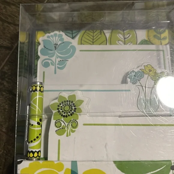 Vera Bradley Notepad Set - Picture 3 of 3